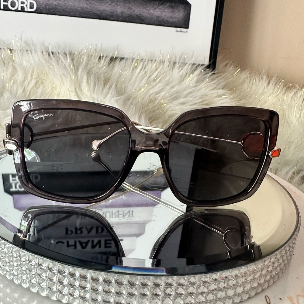 BRAND NEW FERRAGAMO
55MM Square Sunglasses